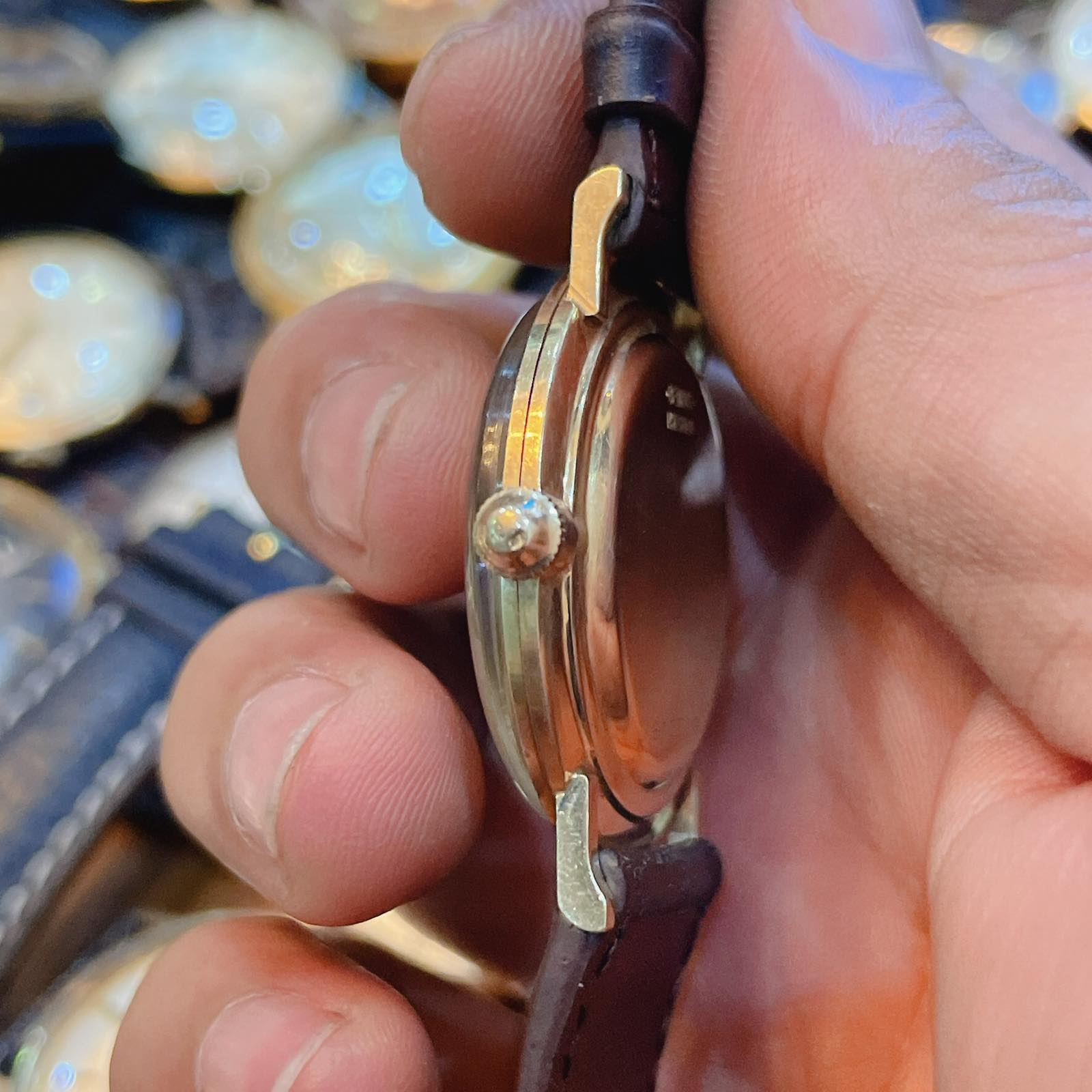 Đồng hồ cổ Benrus lên dây siêu mỏng vàng đúc 14k chính hãng thụy Sĩ