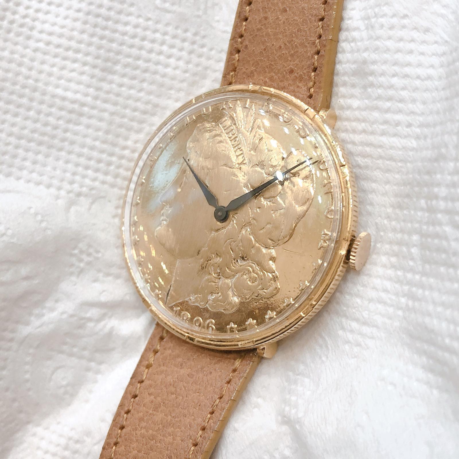 Đồng hồ cổ Liberty đồng xu lên dây lacke 18k size khũng chính hãng