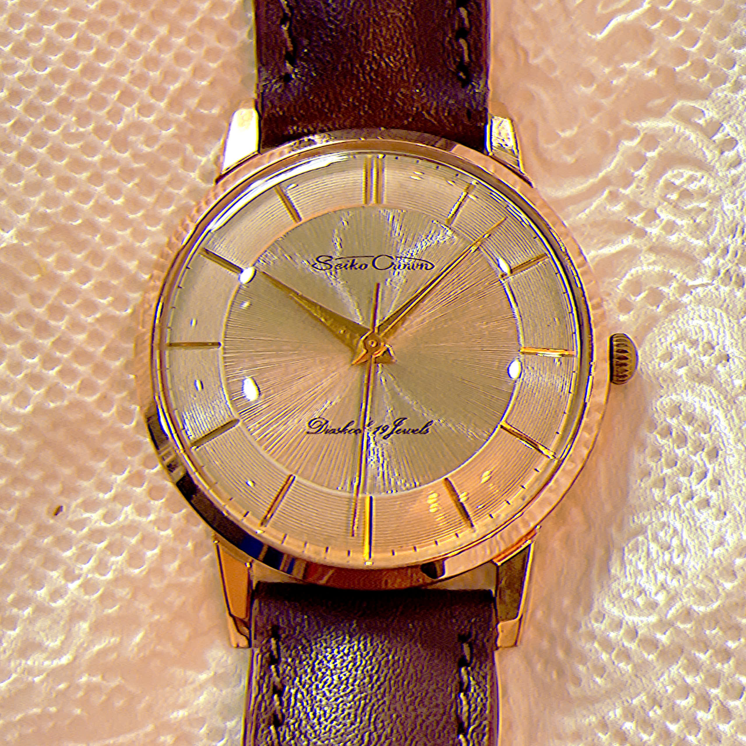 Đồng hồ cổ SEIKO CROWN lên dây lacke vàng chính hãng nhật bản