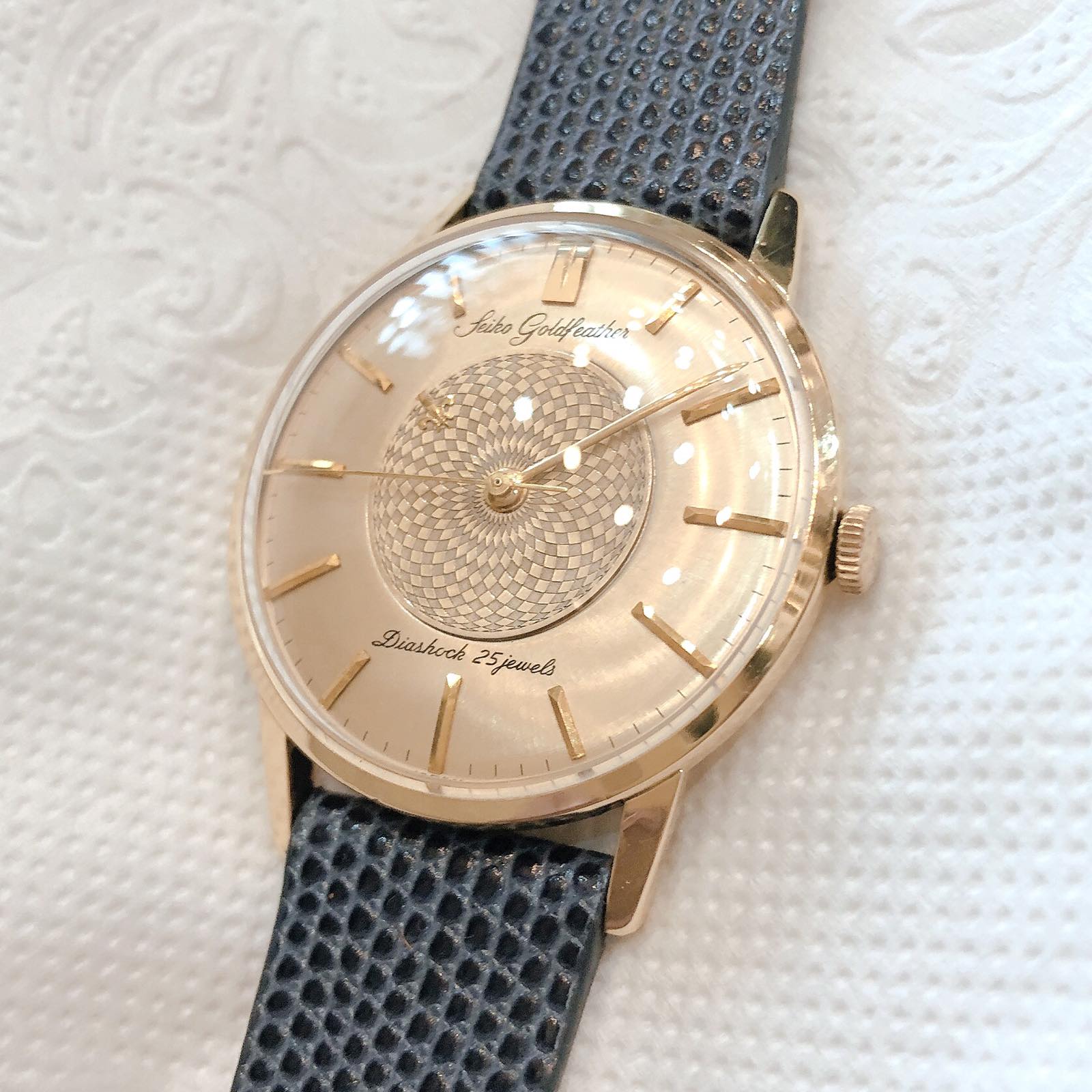 Đồng hồ cổ Seiko Goldfeather kim đĩa vàng đúc đặc 18k lên dây nhật bản