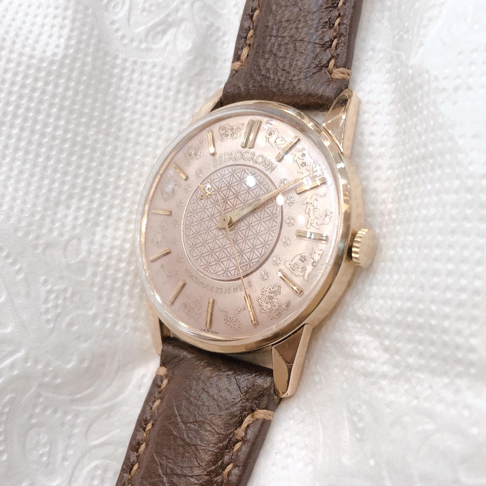 Đồng hồ cổ Seiko Crown kim đĩa 12 con giáp lên dây 14k goldfilled chính hãng nhật bản