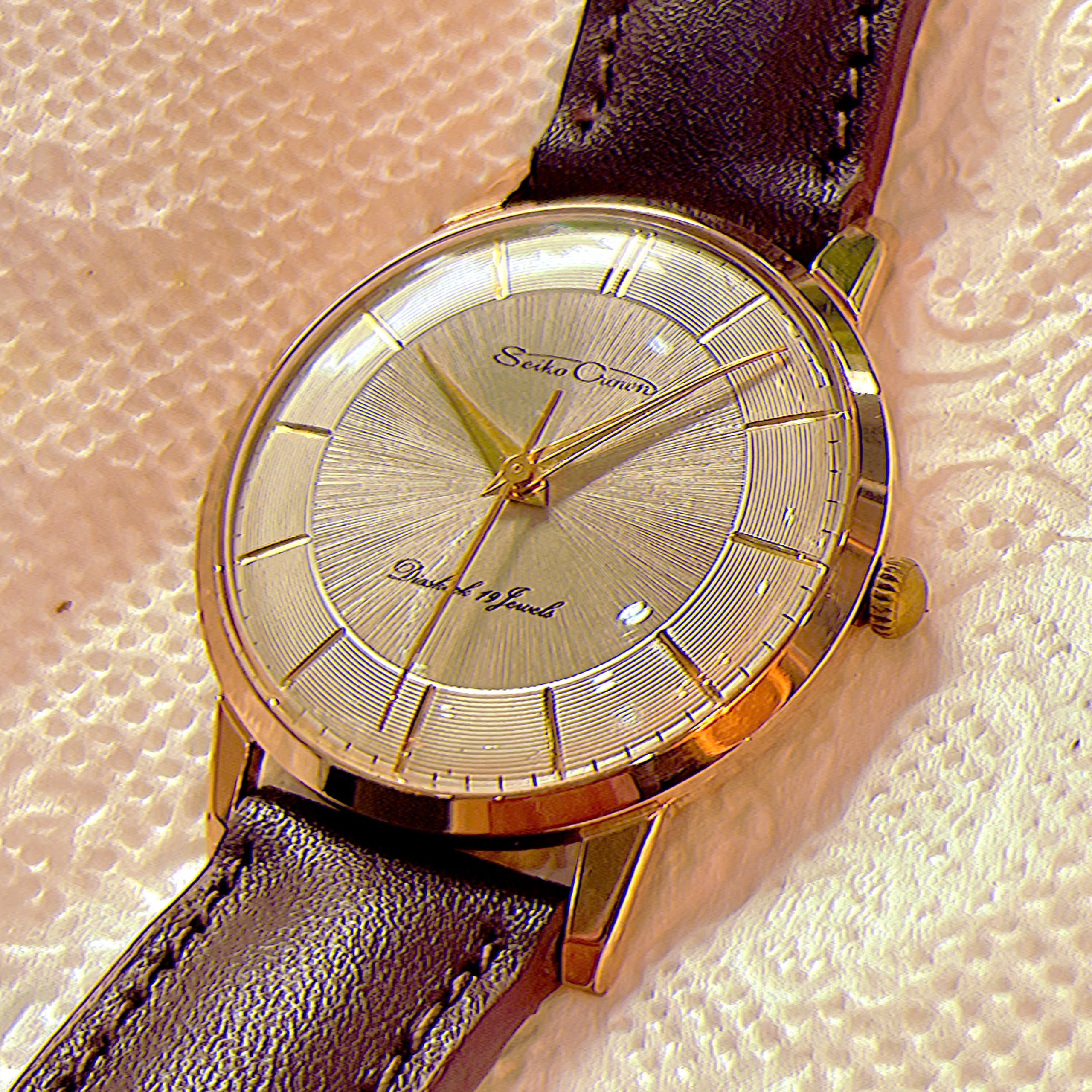 Đồng hồ cổ SEIKO CROWN lên dây lacke vàng chính hãng nhật bản