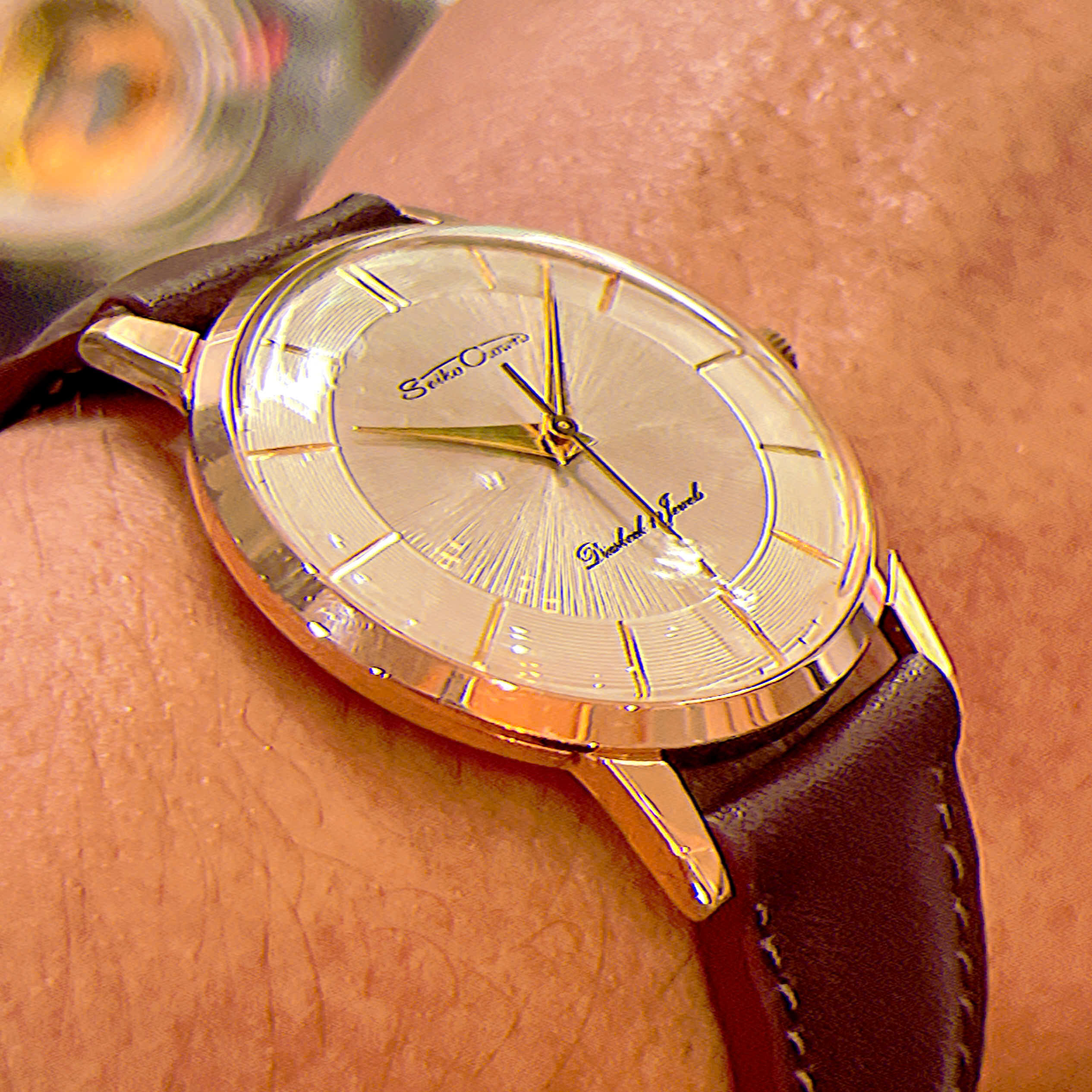 Đồng hồ cổ SEIKO CROWN lên dây lacke vàng chính hãng nhật bản